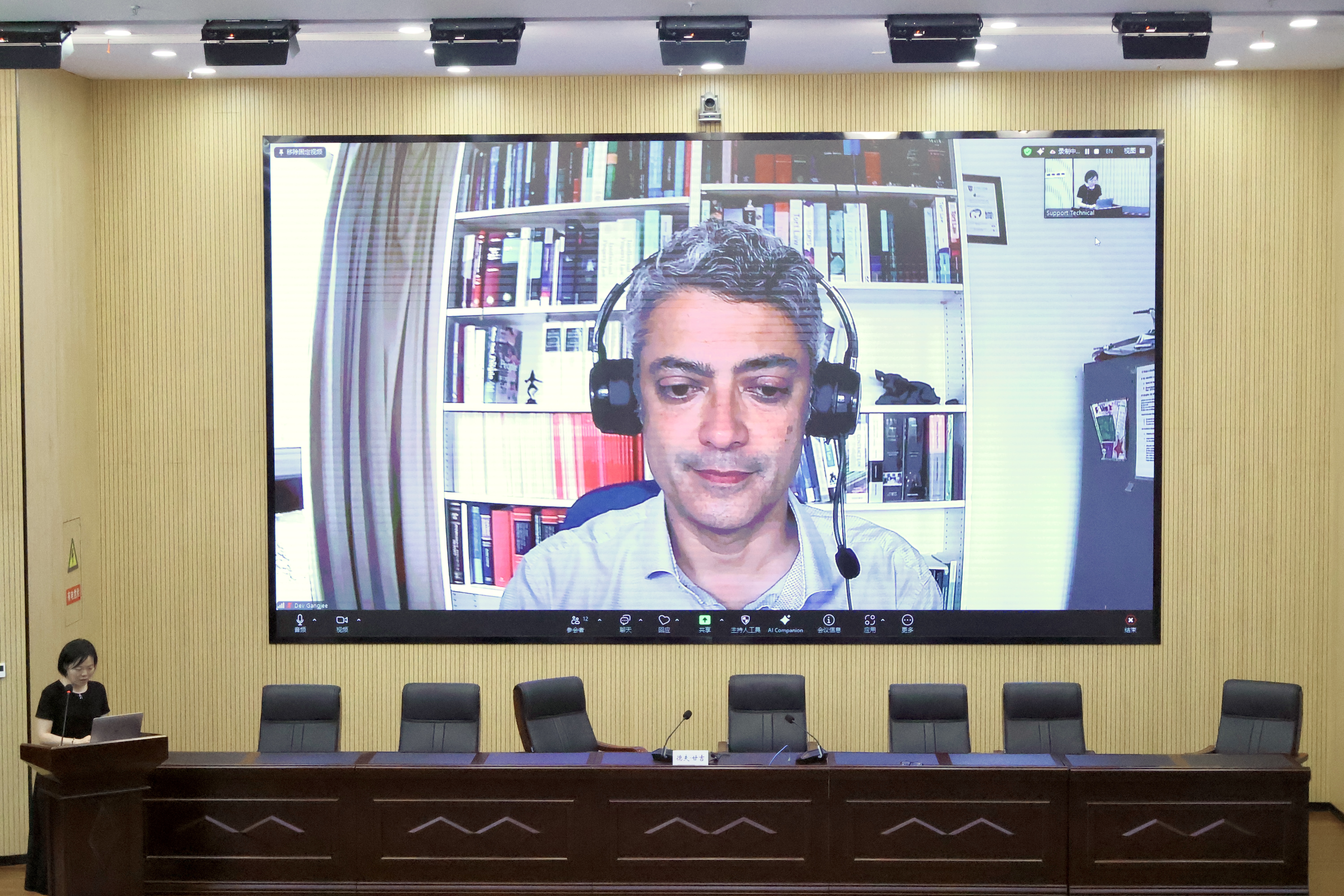 德夫·甘吉1.jpg 德夫·甘吉1.jpg